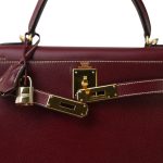Kelly 28 Rouge H Courchevel Sellier White Stitching Gold Plated F Square Stamp - Image 7
