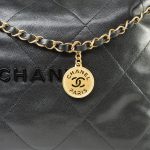 23K Black Caviar Quilted 22 Medium Hobo Bag Black/Aged Gold Hardware - Image 5