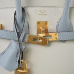 Birkin 25 Bi-Color Horseshoe (HSS) Craie/Bleu Glacier Epsom Gold Plated U Stamp - Image 16