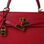 Kelly Sellier 25 Rouge Casaque Epsom Gold Plated T Stamp - Image 7