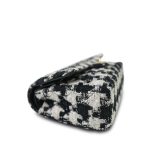 20S Black White Ecru Houndstooth Tweed Quilted Classic Flap Medium LGHW - Image 9