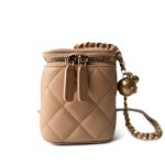 Beige Lambskin Quilted Pearl Crush Vanity Case With Chain Aged Gold Hardware - Image 3