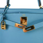 Kelly 28 Retourne Bleu Izmir Turquoise Veau Togo Gold Plated R Square Stamp - Image 4