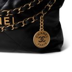 23A Black Calfskin Quilted 22 Hobo Bag Small Aged Gold Hardware - Image 11