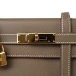 Kelly Sellier 28 Etoupe Epsom Gold Plated B Stamp - Image 4