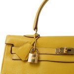 Shoulder Kelly 40 Jaune Ambre Taurillon Clemence Gold Plated N Square Stamp - Image 2
