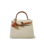 Kelly Sellier 25 Bi-Color Horseshoe (HSS) Craie/Gold Epsom Gold Plated Y Stamp - Image 9