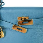 Kelly 28 Retourne Bleu Izmir Turquoise Veau Togo Gold Plated R Square Stamp - Image 9