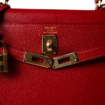 Kelly Sellier 25 Rouge Casaque Epsom Gold Plated T Stamp - Image 20