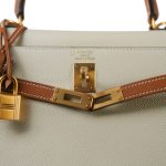 Kelly Sellier 25 Bi-Color Horseshoe (HSS) Craie/Gold Epsom Gold Plated Y Stamp - Image 6