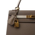 Kelly 25 Bi-Color Horseshoe (HSS) Etoupe/Craie Epsom Gold Plated C Stamp - Image 3
