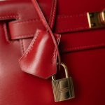 Kelly 28 Sellier Rouge Vif Box Calfskin Gold Plated V Stamp - Image 3