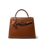 Kelly 28 Gold Courchevel Leather Gold Plated Hardware V Circle Stamp - Image 11