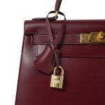 Kelly 28 Box Calfskin Rouge H Gold Plated R Circle Stamp - Image 3