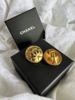 Chanel Vintage CC Quilted Clip On Gold Tone Earrings - Image 4