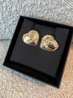 22B Gold Heart CC Turnlock Earring Large - Image 4