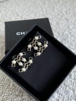 22P Gold Black Crystal Pearl Earrings - Image 4