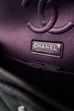 17S Purple Iridescent Lambskin Quilted Classic Flap Medium - Image 15