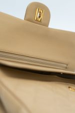 Vintage Beige Lambskin Quilted Classic Flap Medium GHW - Image 25