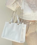 Chanel 22P Small White Zipped Shopping Bag - Image 2