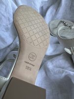 Chanel White Quilted Leather Sandals - 38 1/2 - Image 4