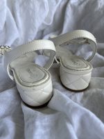 Chanel White Quilted Leather Sandals - 38 1/2 - Image 3
