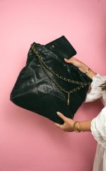23K Black Caviar Quilted 22 Hobo Bag Medium Black/Aged Gold Hardware - Image 10
