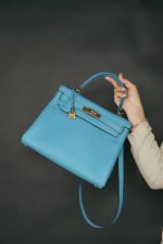 Kelly 28 Retourne Bleu Izmir Turquoise Veau Togo Gold Plated R Square Stamp - Image 10
