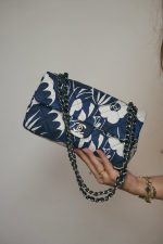 22B Navy/White Floral Printed Silk Single Flap Bag Medium Silver Hardware - Image 10