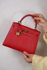 Kelly Sellier 25 Rouge Casaque Epsom Gold Plated T Stamp - Image 10