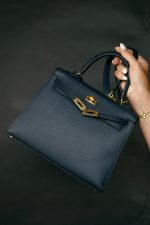 Kelly Sellier 25 Bleu Indigo Epsom Gold Plated Y Stamp - Image 10