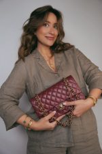18C Dark Red Glittery Caviar Quilted Medium Classic Flap Aged Gold Hardware - Image 2
