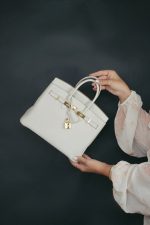 Birkin 25 Craie Veau Togo Gold Plated T Stamp - Image 10