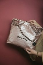 22A Metallic Pink / Rose Calfskin Quilted 22 Hobo Bag Small - Image 10