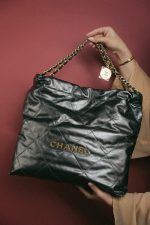 22A Ruthenium Metallic Calfskin Quilted 22 Hobo Bag Medium Aged Gold Hardware - Image 10