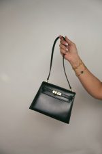 Mini Kelly 20 Black Box Calfskin Gold Plated P Circle Stamp - Image 10