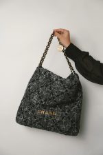 22K Black Ecru Tweed Quilted 22 Hobo Bag Medium Aged Gold Hardware - Image 10