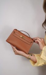 Kelly Pochette Gold Swift Gold Plated B Stamp - Image 10