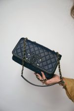 Navy Caviar Quilted CC Filigree Single Flap Bag Medium Aged Gold Hardware - Image 10