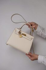 Kelly Sellier 25 Nata Epsom Gold Plated U Stamp - Image 10