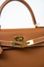 Hermes Kelly Sellier 28 Veau Epsom Leather Gold with Gold Plated Hardware 2022 Z - Image 4