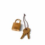 Picotin Lock 18 Beton Taurillon Clemence Gold Plated U Stamp - Image 11