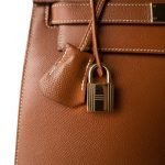 Vintage Kelly 28 Gold Courchevel Leather Gold Plated Hardware V Circle Stamp - Image 12